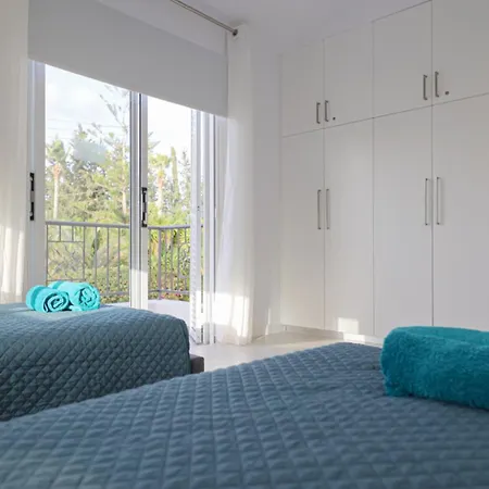 Grand Baci فيلة كورال باي