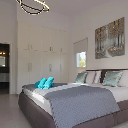 Villa Grand Baci Coral Bay